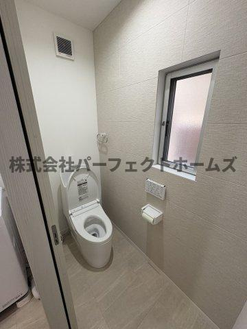 楠葉野田1丁目戸建　賃貸のトイレ|清潔感のあるトイレです