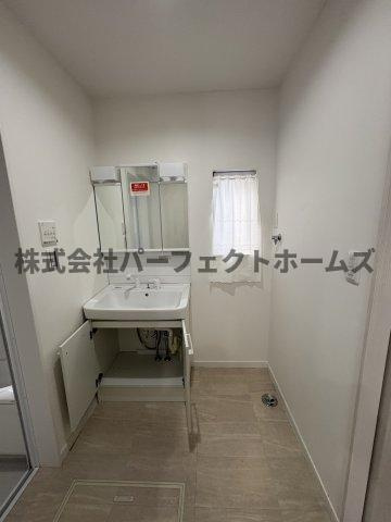 楠葉野田1丁目戸建　賃貸の独立洗面台|使いやすい独立洗面台です