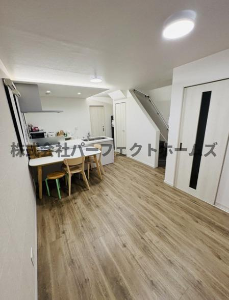 楠葉野田1丁目戸建　賃貸の居間・リビング|リビングです