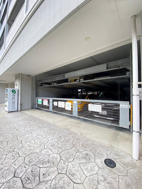 エンクレストNEO博多駅南の駐車場