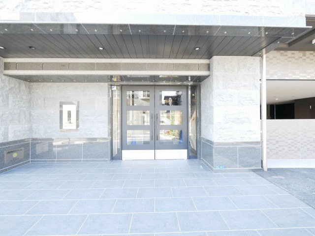 大阪市東住吉区桑津２丁目の賃貸マンションのエントランス