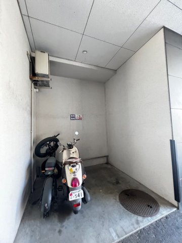 エンクレスト博多MATEの駐車場