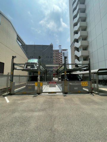 エンクレストベイ天神イーストの駐車場