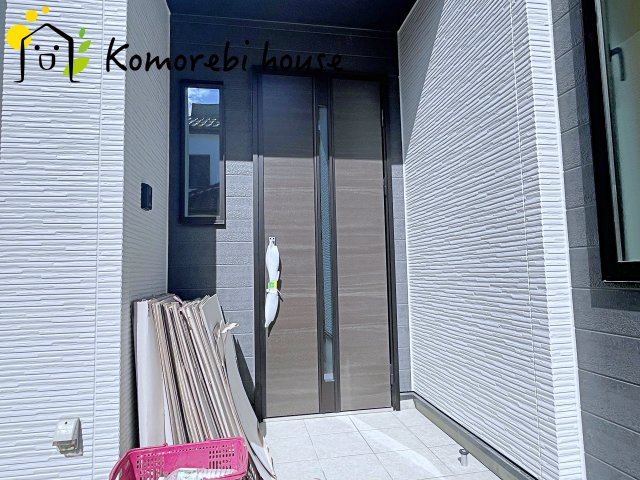 鴻巣市宮前　9期　新築一戸建て　リガーレ　01の玄関|落ち着いた玄関です