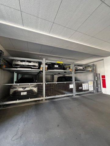 エンクレスト博多MATEの駐車場