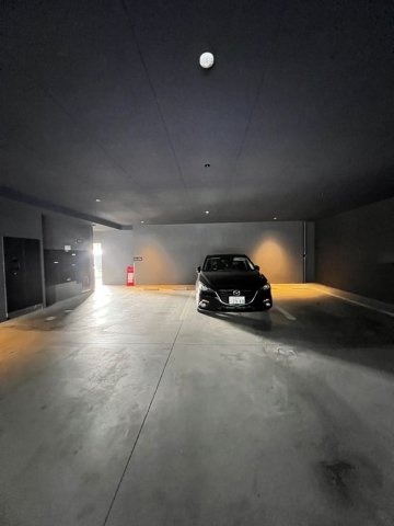エンクレストALIVE白金の駐車場