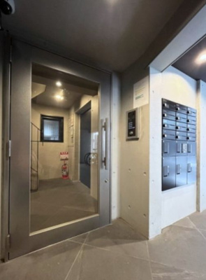 【エントランス】 | Live Flat蔵前 | ゆとりのあるエントランスです