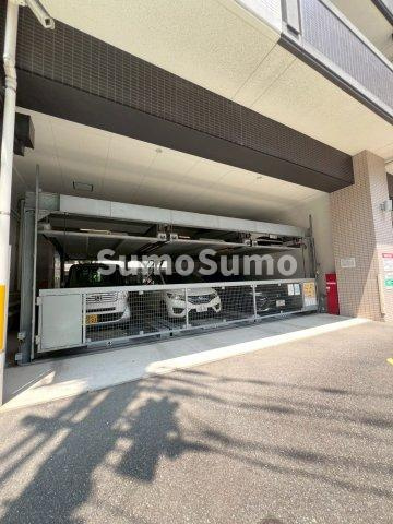 エンクレスト博多Reyの駐車場