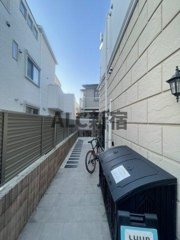 HJ PLACE HATAGAYAのエントランス