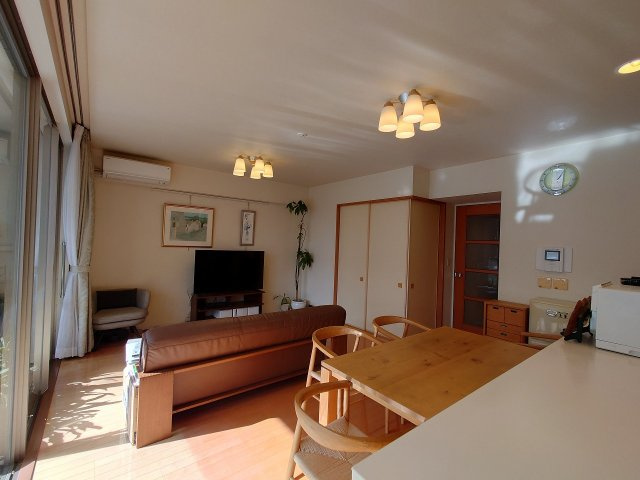 西東京市谷戸町２丁目の中古マンションの居間・リビング