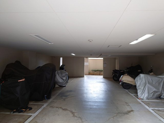 西東京市谷戸町２丁目の中古マンションの駐車場