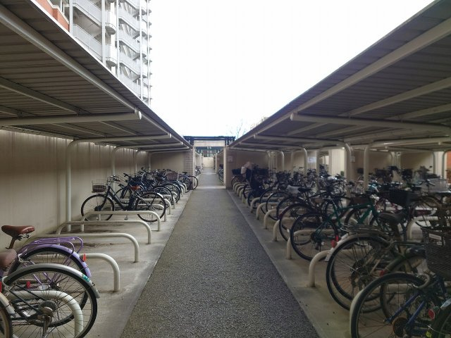 西東京市谷戸町２丁目の中古マンションの駐輪場