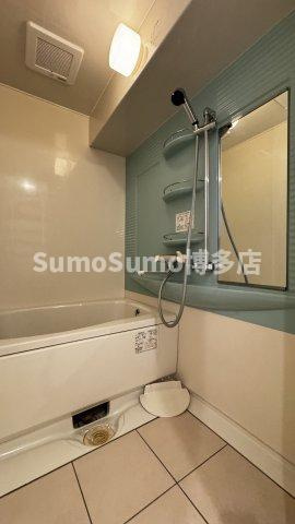 エンクレスト博多駅前Ⅲの浴室|落ち着いた空間のお風呂です