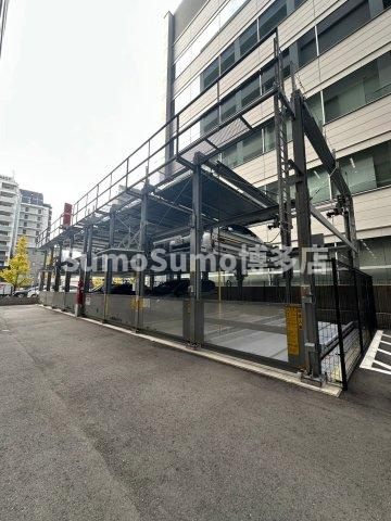 エンクレスト博多駅南FITの駐車場