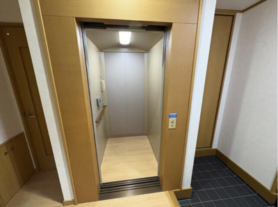 【設備】 | 大阪市東住吉区東田辺1丁目　中古戸建 | 1階から3階までの移動もラクラクなホームエレベーター付き！将来のバリアフリーにも対応でき、長く安心して住み続けられます。