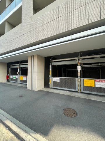 エンクレスト天神LINKの駐車場