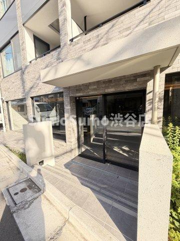 オープンブルーム渋谷本町のエントランス|建物の内部です