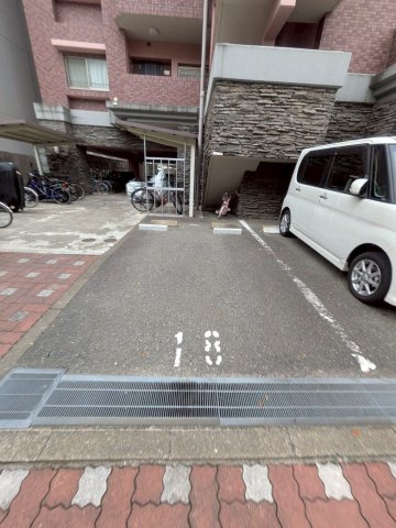 オーパス・ワン の駐車場
