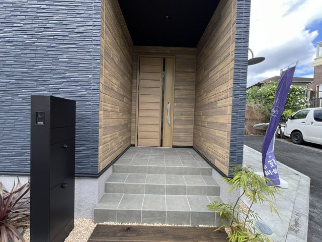 茅ヶ崎市東海岸南6丁目　新築戸建　1号棟の玄関|玄関スペース☆