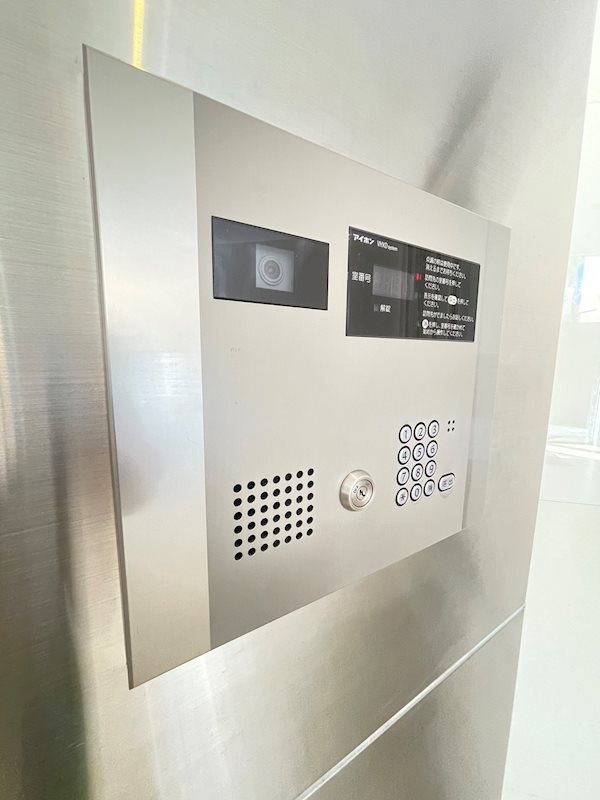 エンクレスト県庁前の外観