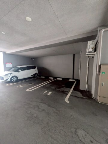エンクレスト舞鶴Ⅱの駐車場