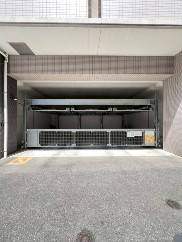 エンクレスト天神SIDEの駐車場