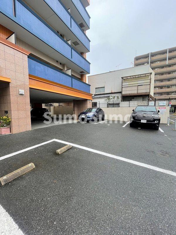 エンクレスト天神南Ⅲの駐車場