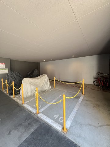 エンクレスト呉服町の駐車場