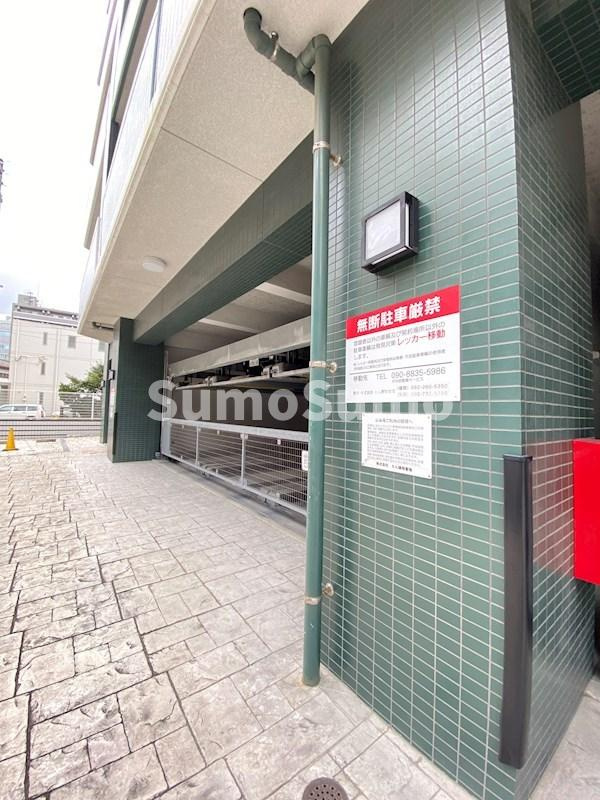 エンクレスト天神CLASSの駐車場