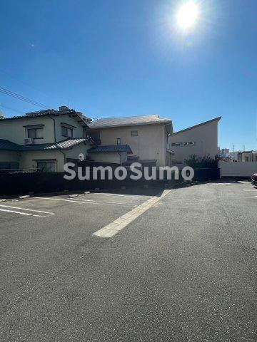 エンブレイス大橋南の駐車場