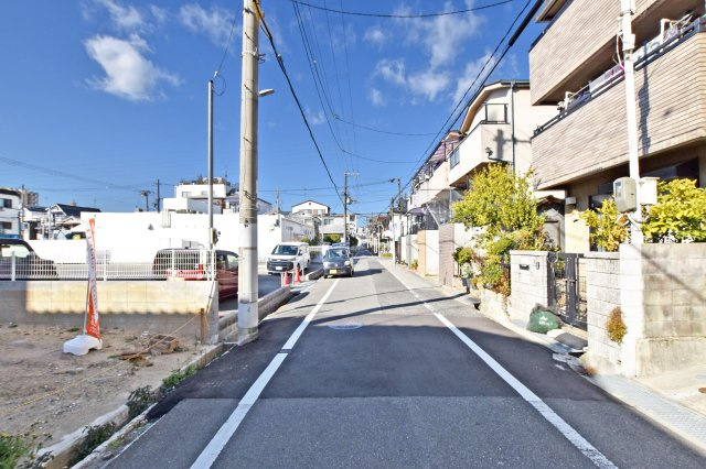 SPITI立花町3丁目新築一戸建て│4LKD+駐車1台可の前面道路含む現地写真|前面道路幅は一方通行、北側に約4.5㎡幅です。