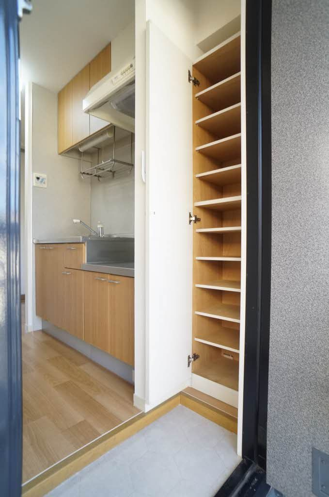 フレグランス東桜山の玄関