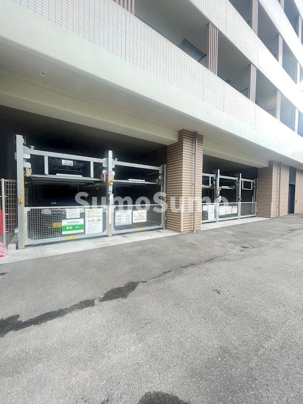 エンクレスト天神LIFEの駐車場