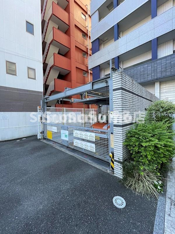 エンクレスト渡辺通Ⅱの駐車場