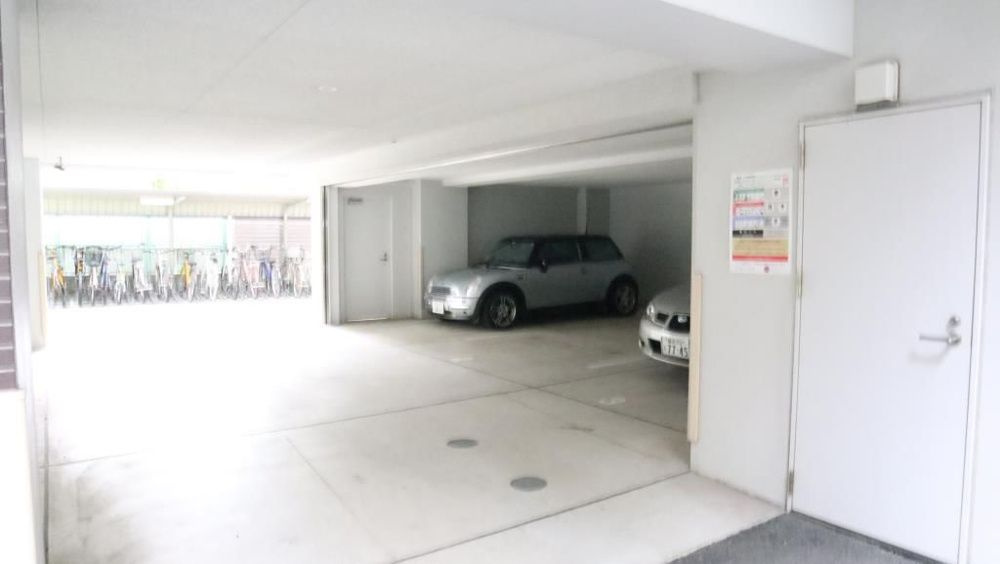 ウェルスコート錦糸町の駐車場
