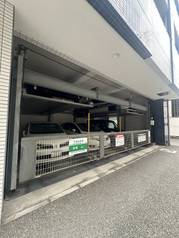 エンクレスト天神Ⅲの駐車場