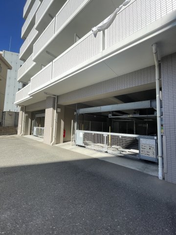 エンクレスト大橋の駐車場