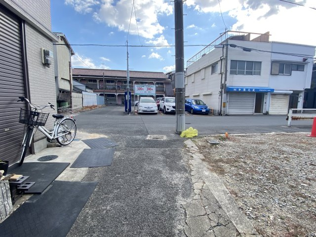 守口市南寺方北通1丁目の前面道路含む現地写真