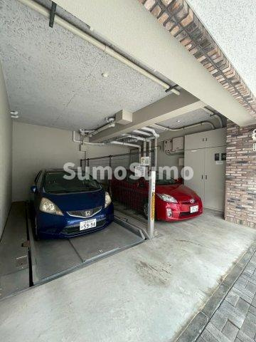 エンクレスト舞鶴の駐車場