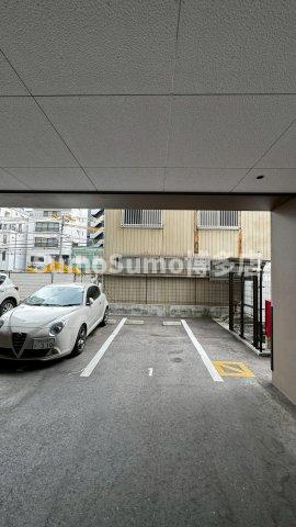 エンクレスト天神WESTの駐車場