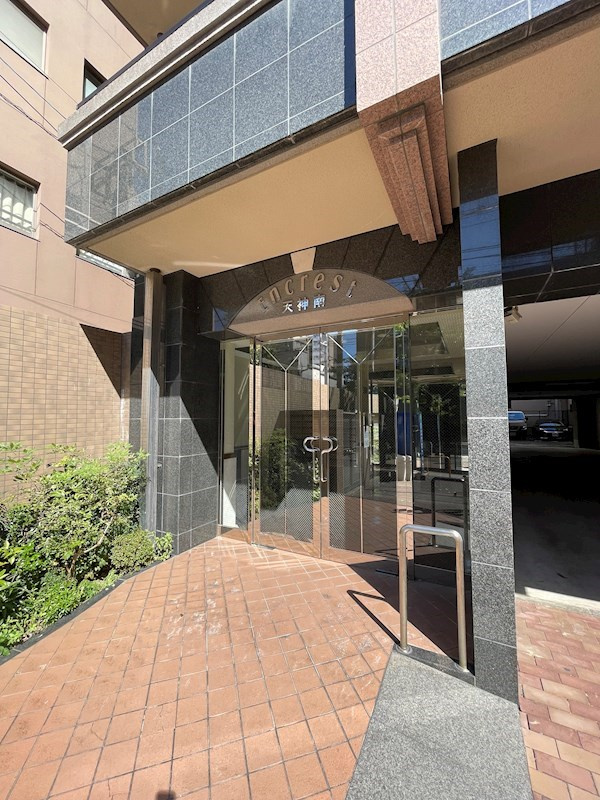 エンクレスト天神南のエントランス