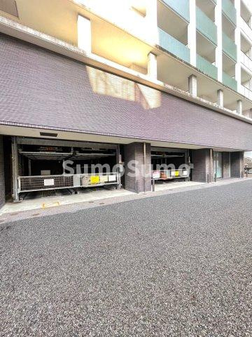 エンクレスト天神FOCUSの駐車場