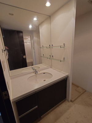 【洗面所】 | ルネサンスシティ本牧 | ゆったりとスペースのある洗面所