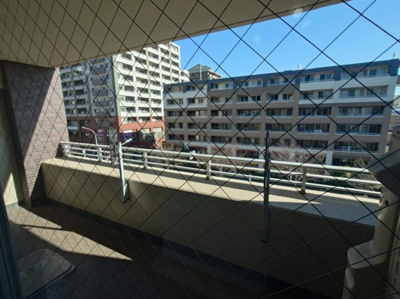 【バルコニー】 | ルネサンスシティ本牧 | 外からの目が気にならないバルコニーで洗濯物が干せます