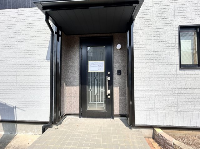 小山市小山　中古戸建の玄関
