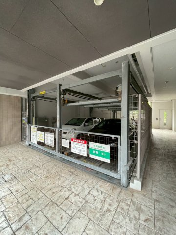 エンクレスト天神シティの駐車場