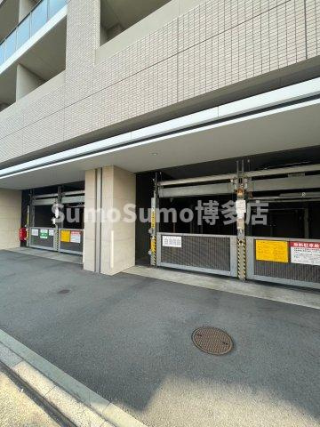 エンクレスト天神LINKの駐車場