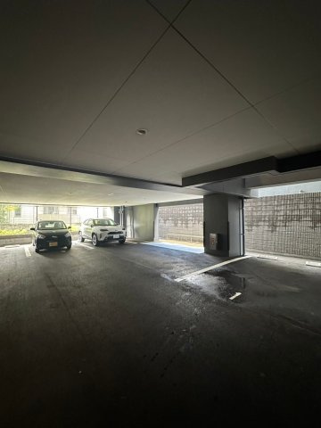 オープンレジデンシア薬院南 の駐車場