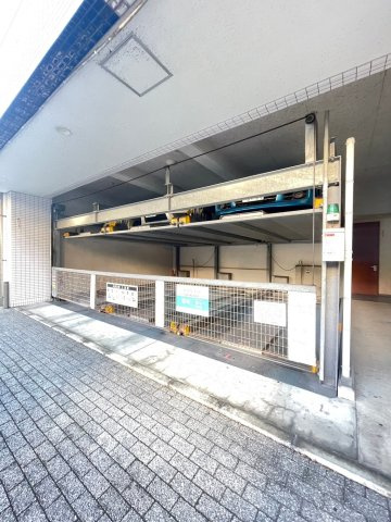 エンクレスト天神東Ⅲの駐車場