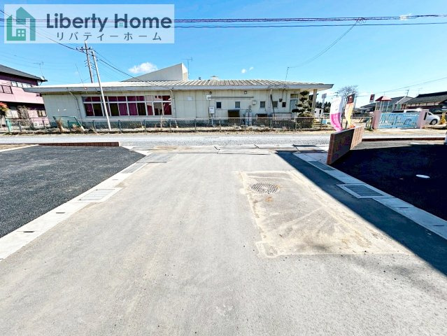 常陸大宮市姥賀町第3　新築戸建　8号棟の前面道路含む現地写真